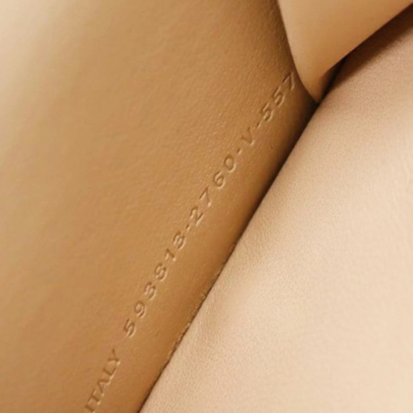 BALENCIAGA 2020S CREAM LEATHER LOGO WALLET - Picture 6 of 6